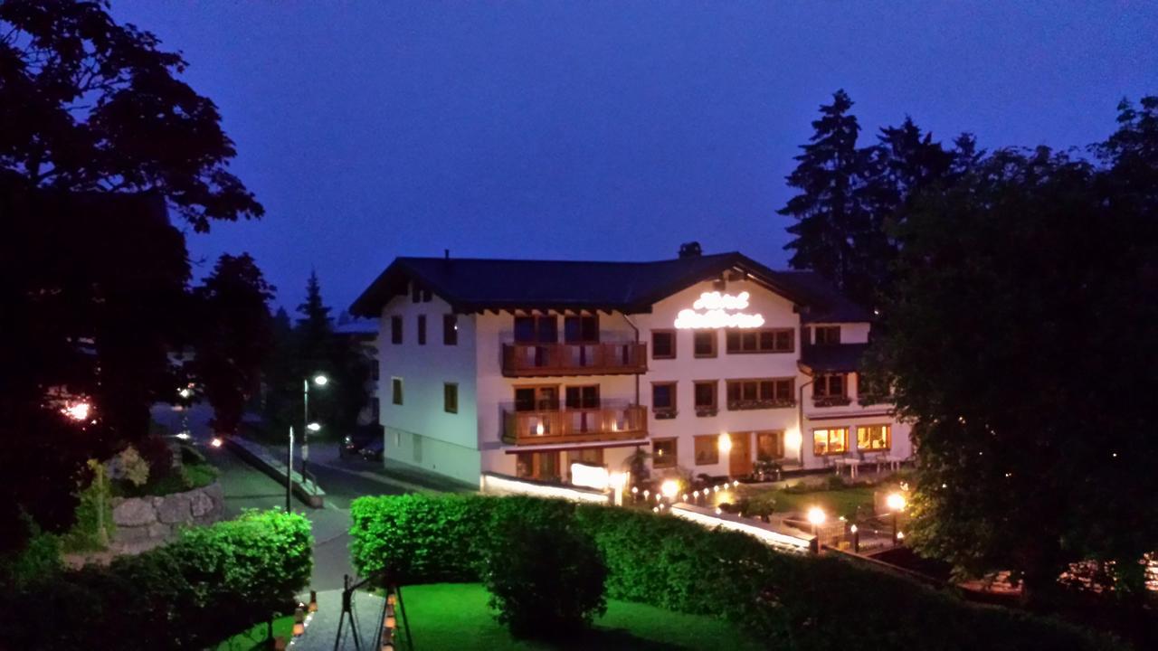 Hotel Bellevue Riezlern Esterno foto