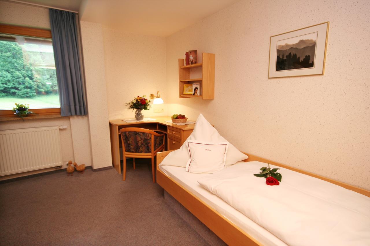 Hotel Bellevue Riezlern Esterno foto