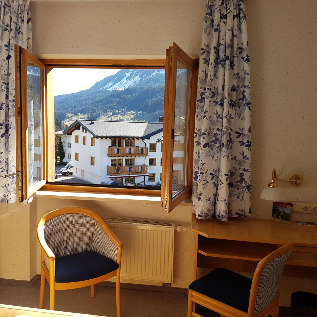 Hotel Bellevue Riezlern Esterno foto